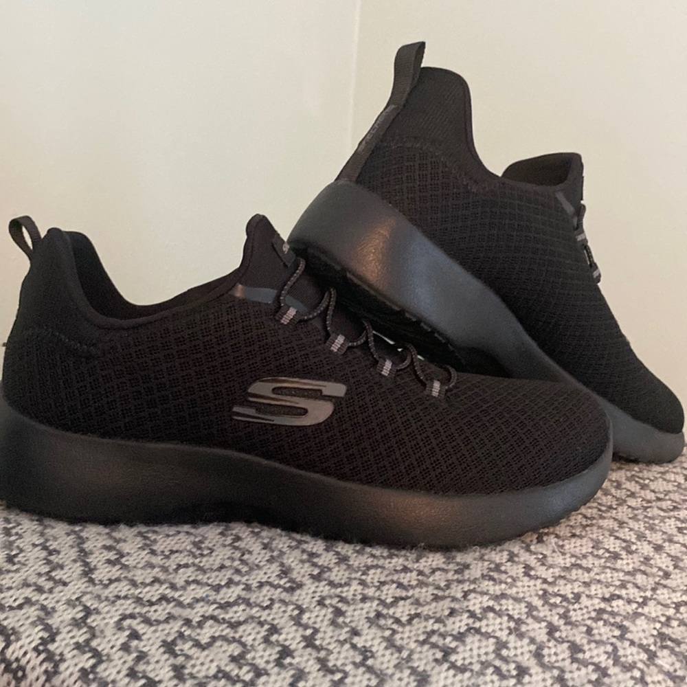 Skechers memory foam shoes womens sizes 8.5
